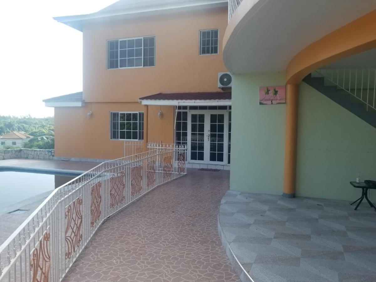 Chaudhry Holiday House Teluk Montego Bagian luar foto