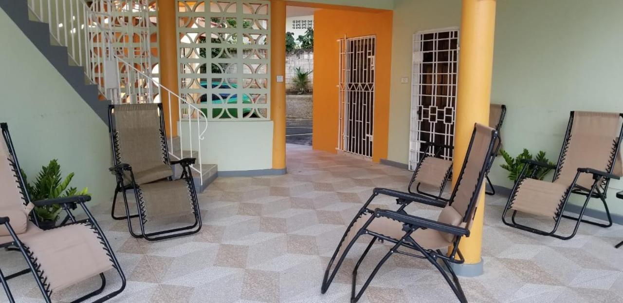 Chaudhry Holiday House Teluk Montego Bagian luar foto