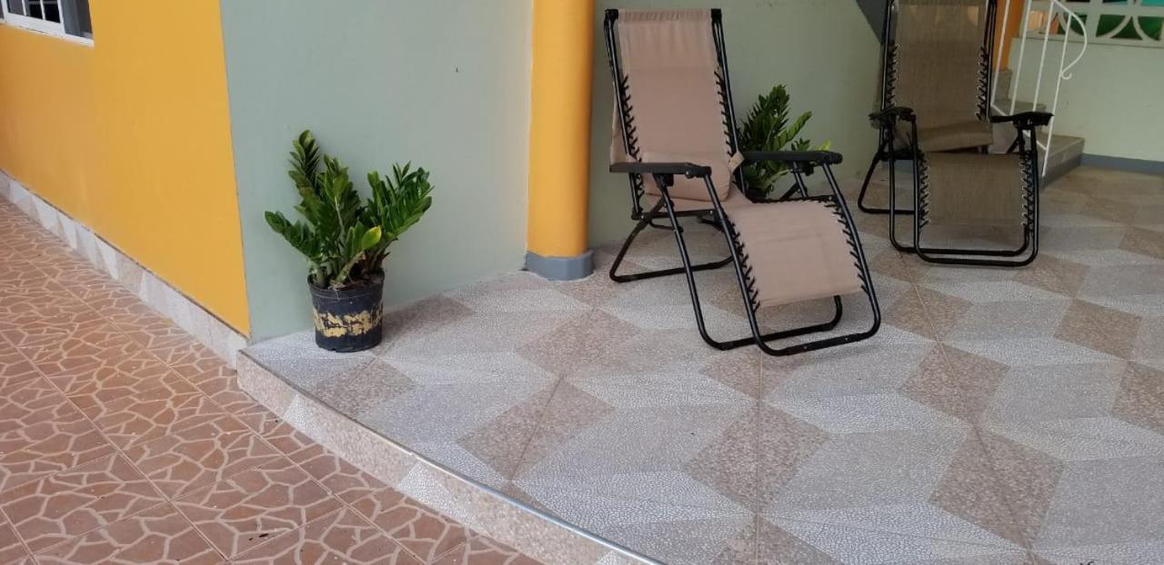 Chaudhry Holiday House Teluk Montego Bagian luar foto