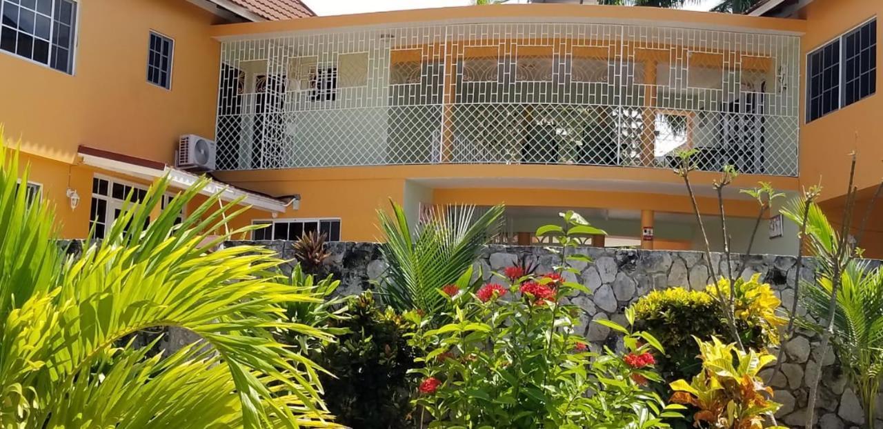Chaudhry Holiday House Teluk Montego Bagian luar foto
