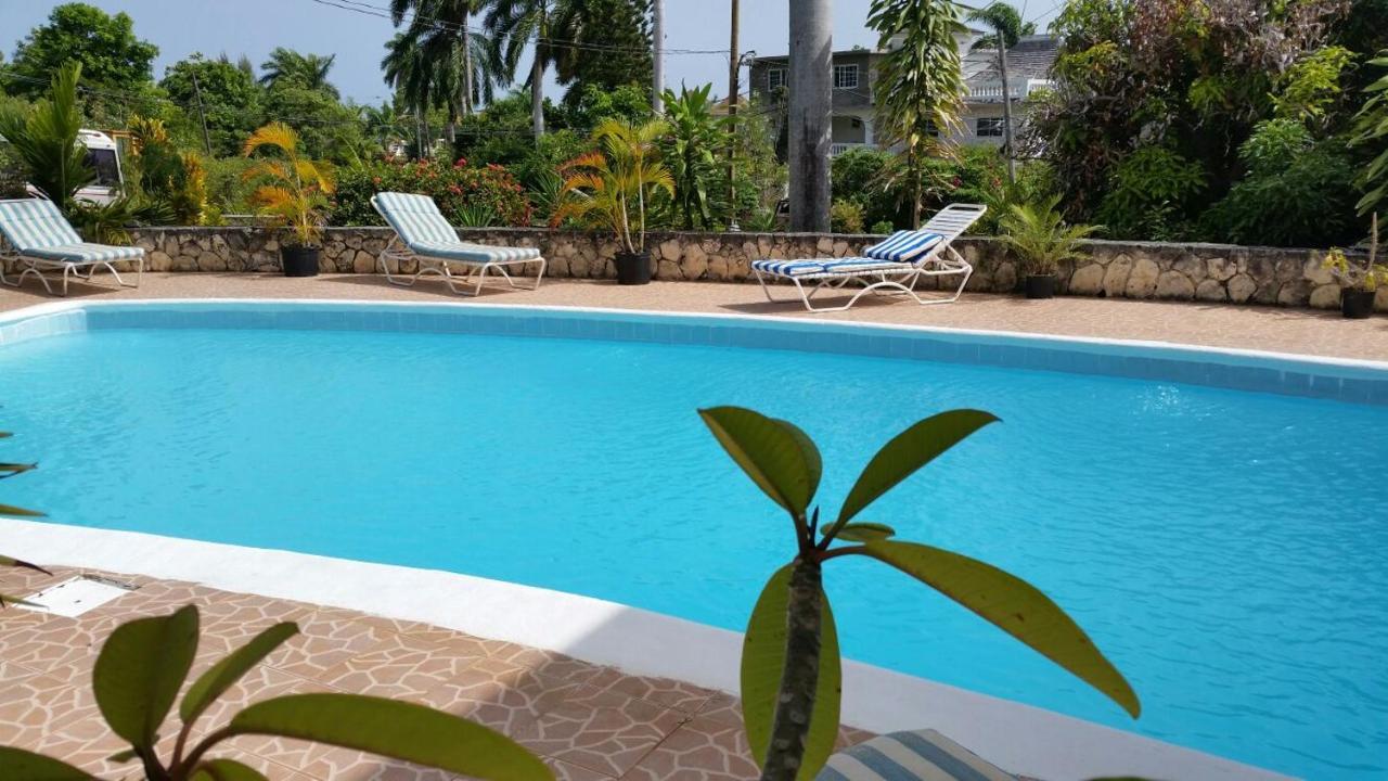 Chaudhry Holiday House Teluk Montego Bagian luar foto