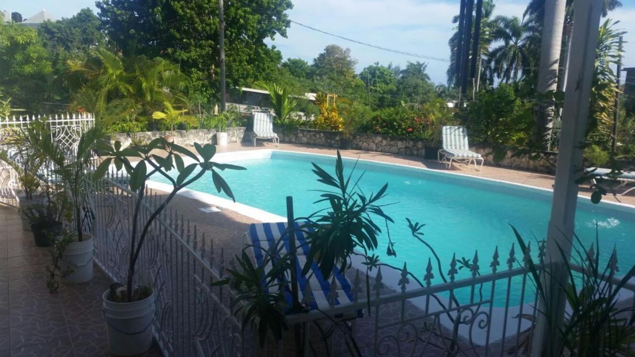 Chaudhry Holiday House Teluk Montego Bagian luar foto