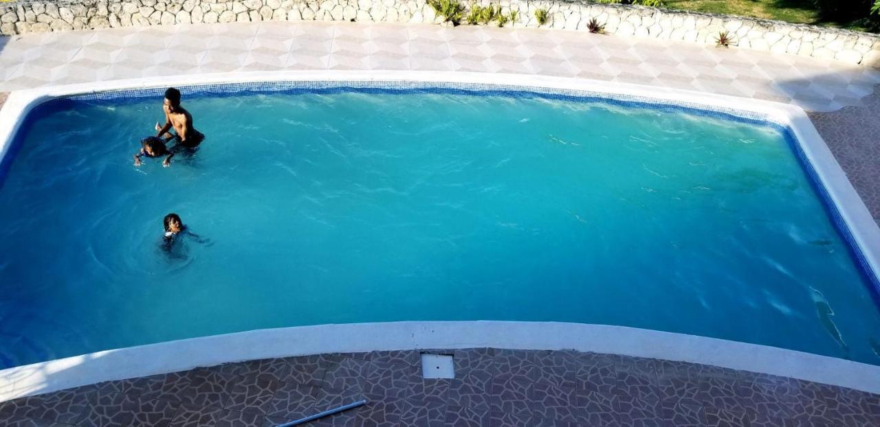 Chaudhry Holiday House Teluk Montego Bagian luar foto