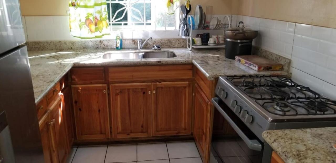 Chaudhry Holiday House Teluk Montego Bagian luar foto