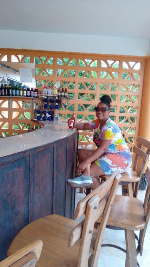Chaudhry Holiday House Teluk Montego Bagian luar foto