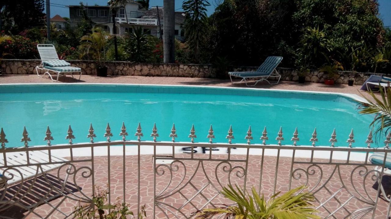 Chaudhry Holiday House Teluk Montego Bagian luar foto