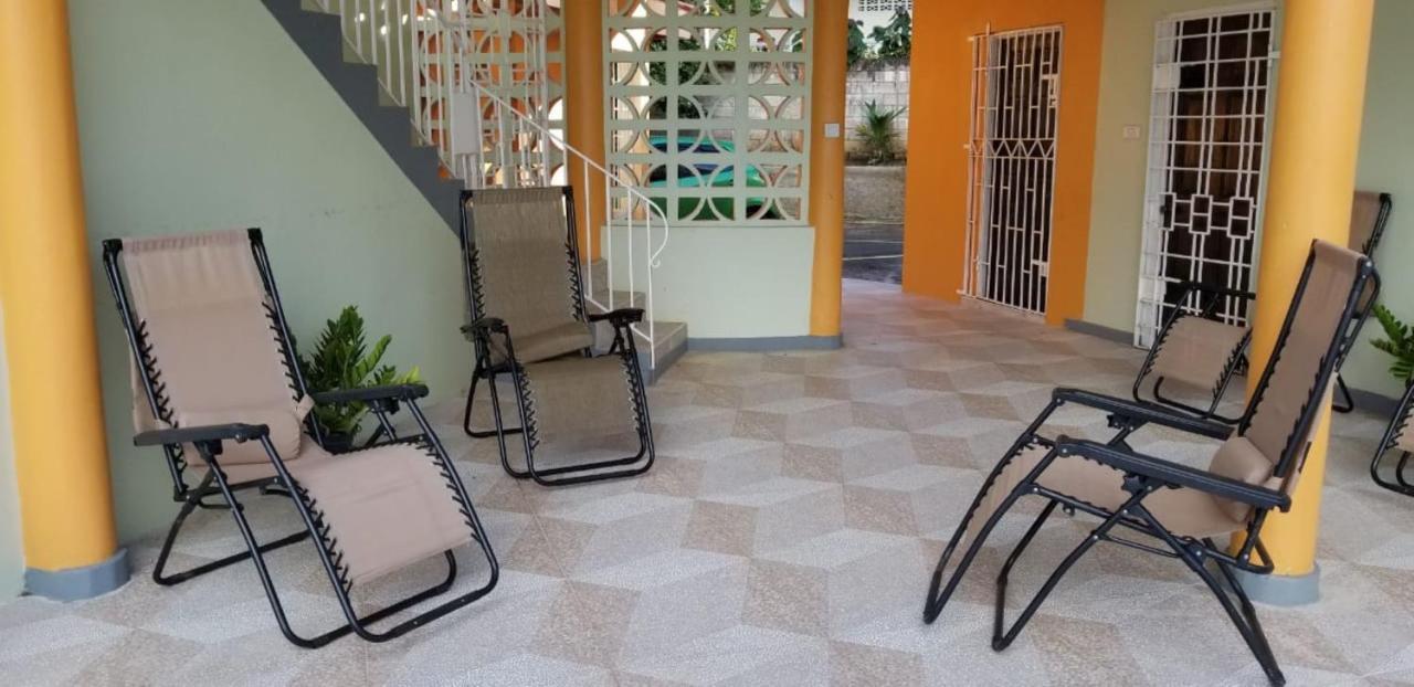 Chaudhry Holiday House Teluk Montego Bagian luar foto