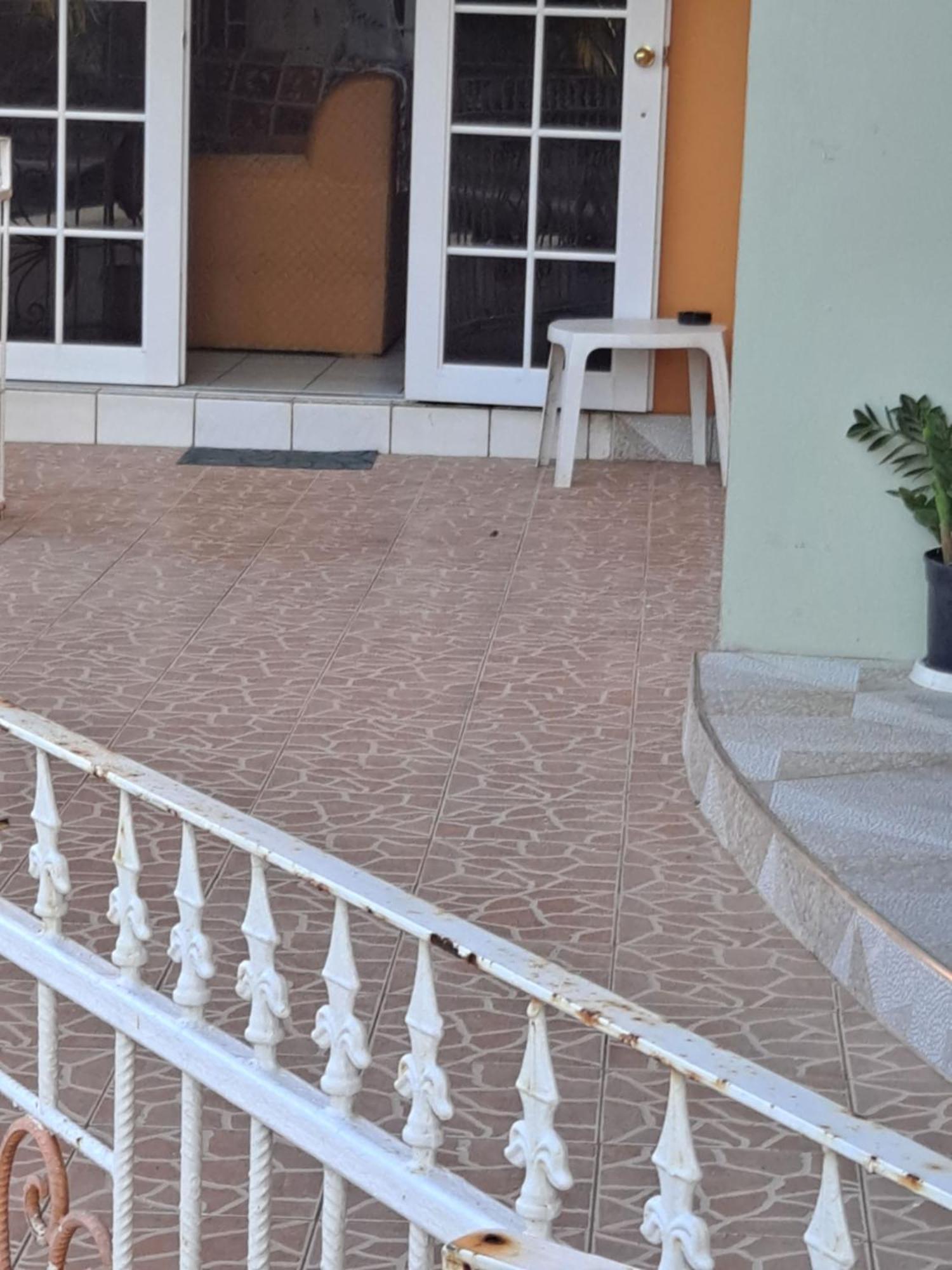 Chaudhry Holiday House Teluk Montego Bagian luar foto