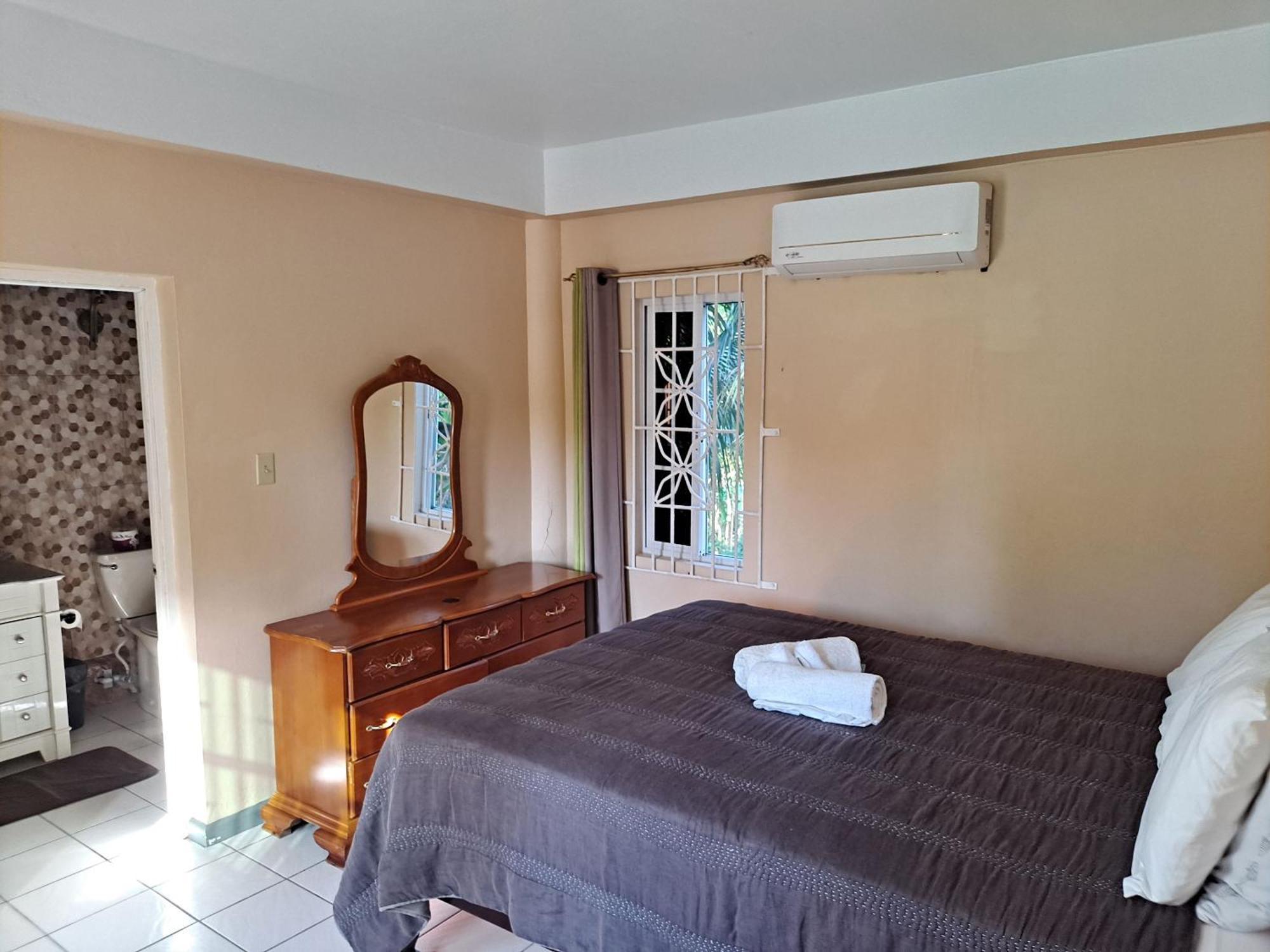 Chaudhry Holiday House Teluk Montego Bagian luar foto
