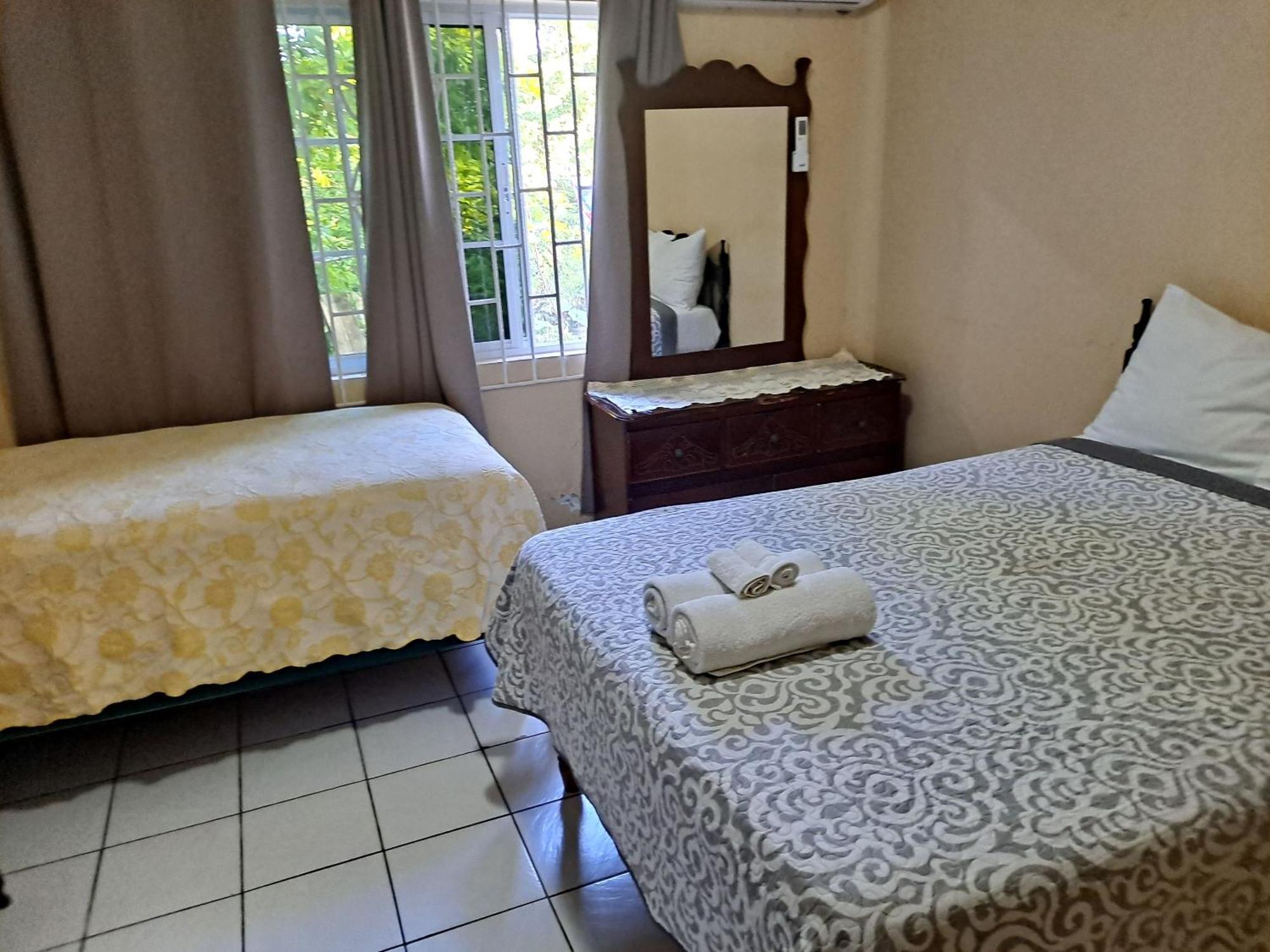 Chaudhry Holiday House Teluk Montego Bagian luar foto